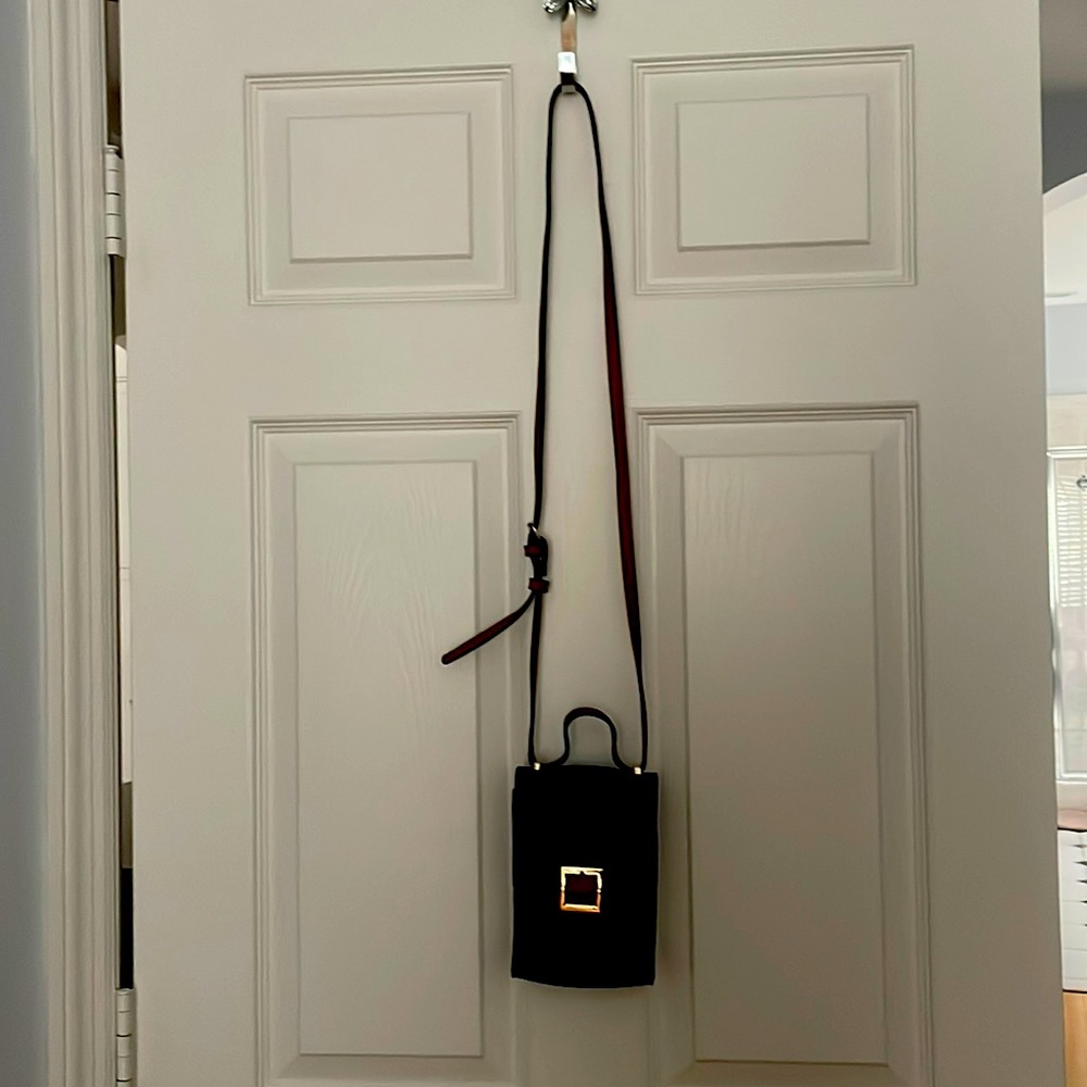 Black and Tan small purse.